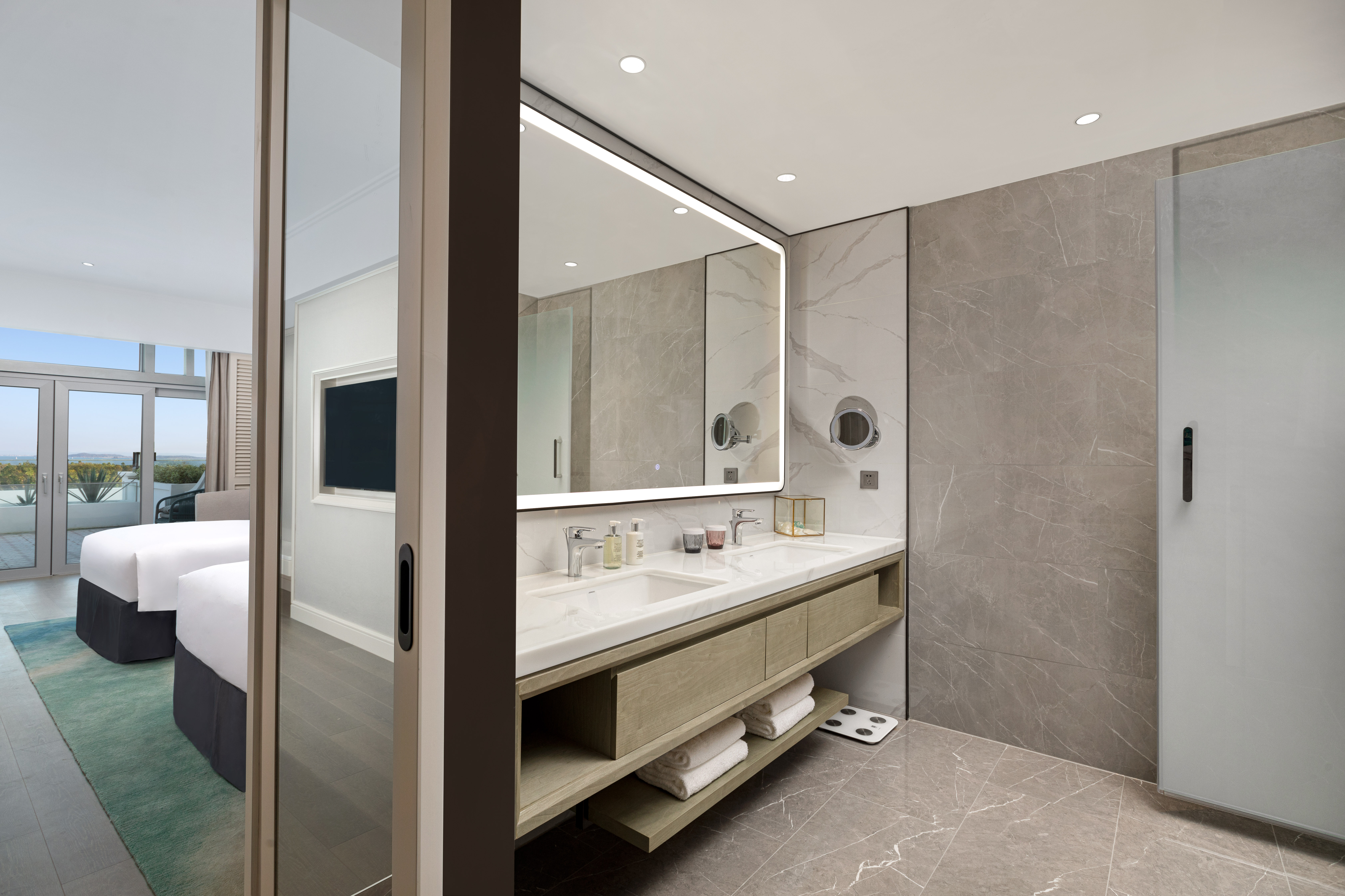 大露台精选豪华双床房