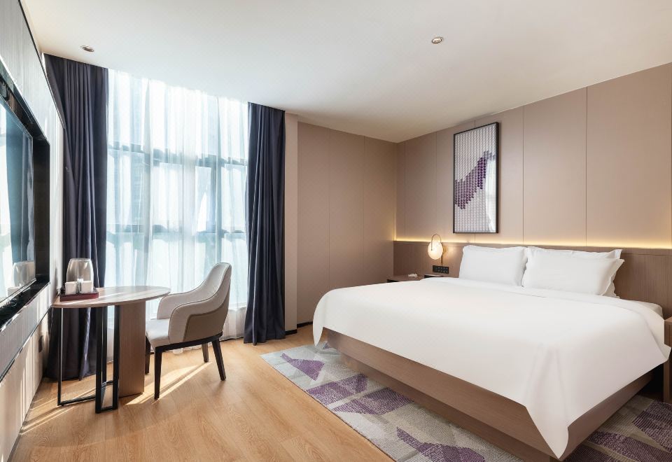 豪華大床房（落地窗+慕斯床墊+零壓枕頭+mini吧）