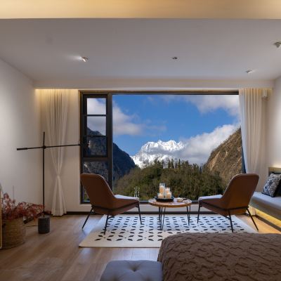 【芳華 】| 雪山私湯温泉雙床房+全屋地暖+小度智能+乳膠床品+智能馬桶+私湯泡池 鸞喜·隱山民宿（海螺溝店）優惠