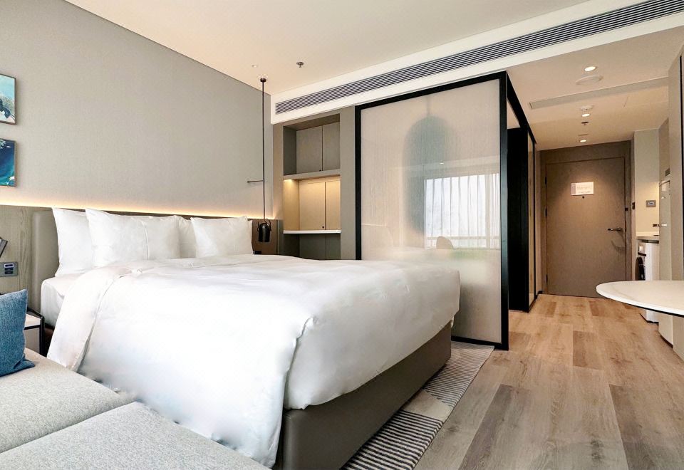 高级大床房（洗烘一体机+华为智慧屏+大冰箱）