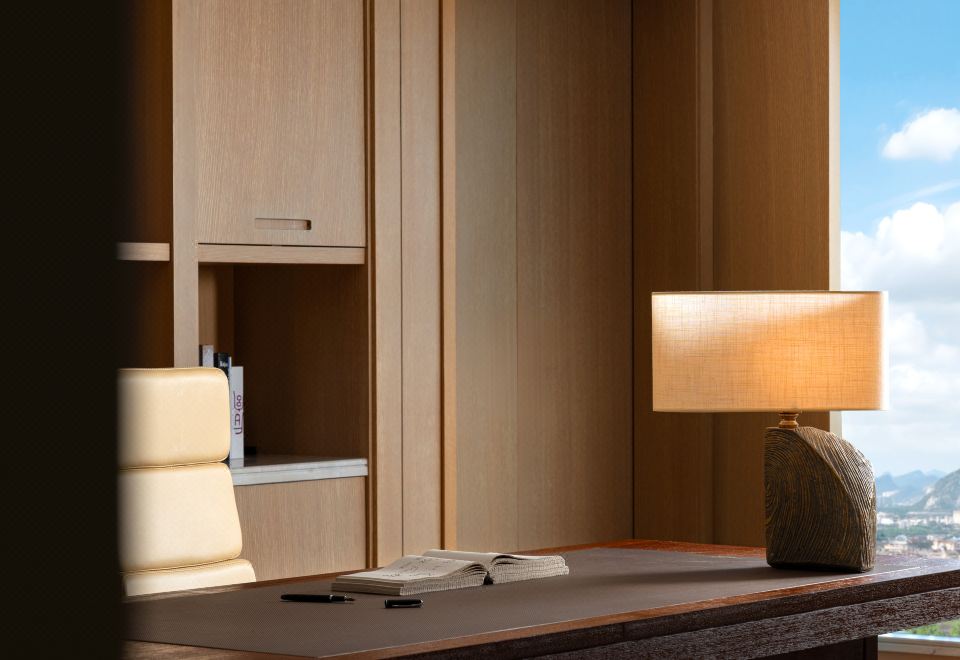 270°至尊景观套房丨客厅+书房+卧室+全景落地窗+衣帽间