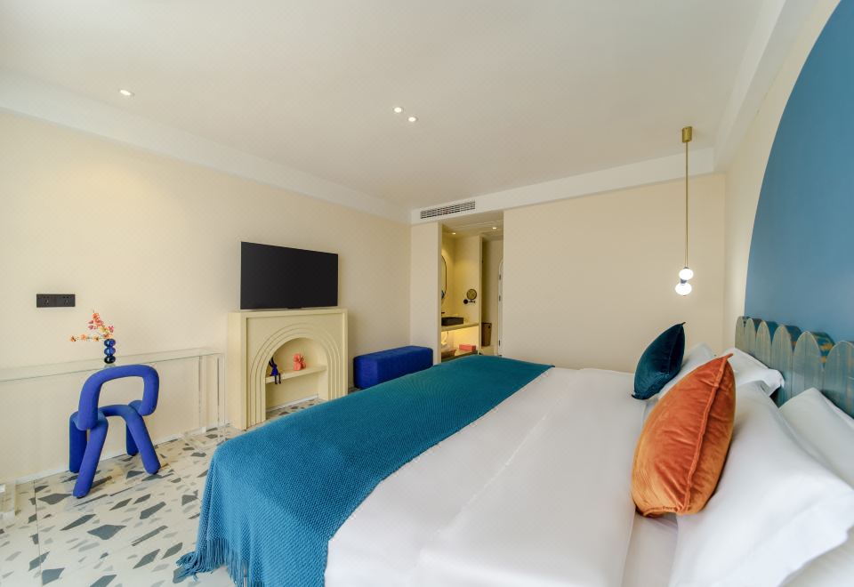 Wild Expanse-Light Oxygen Exquisite Double Bed Room