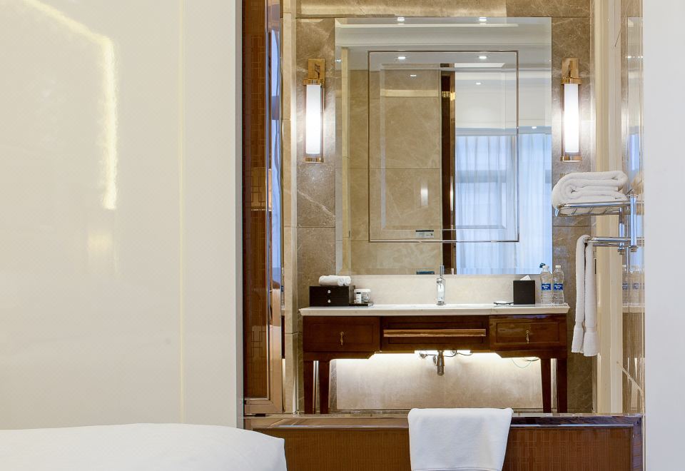 100寸巨幕房·私人影院·腾讯海量电影随心看