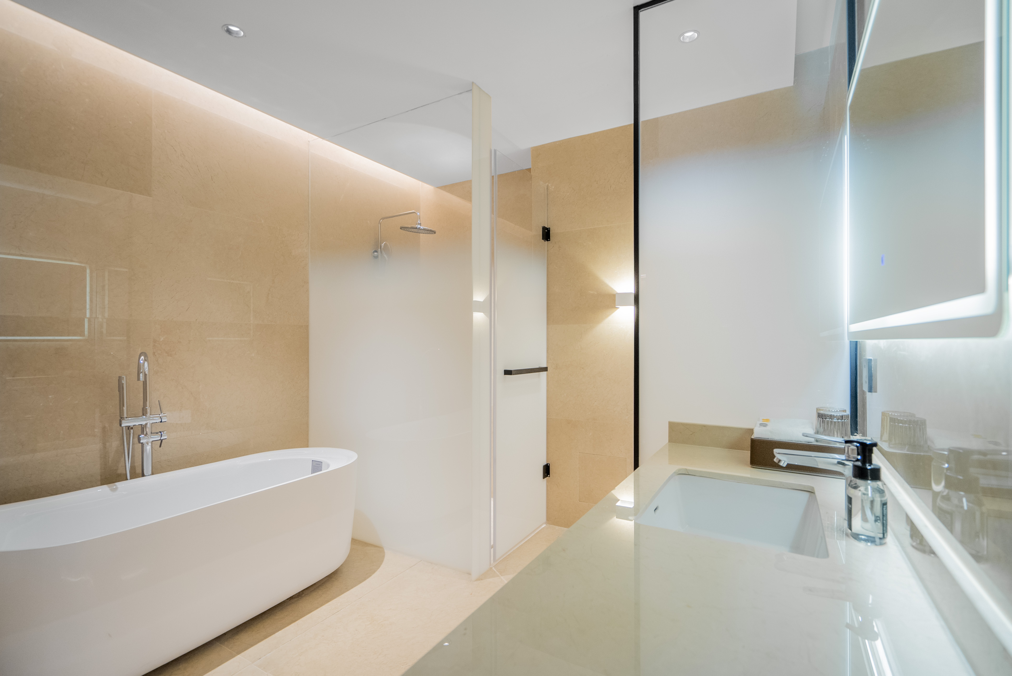 輕奢浴缸大床房（休閑茶座+助眠床墊）