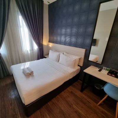 Bilik Katil Saiz Queen dengan Tingkap Tidak Merokok Kupon The Square Hotel