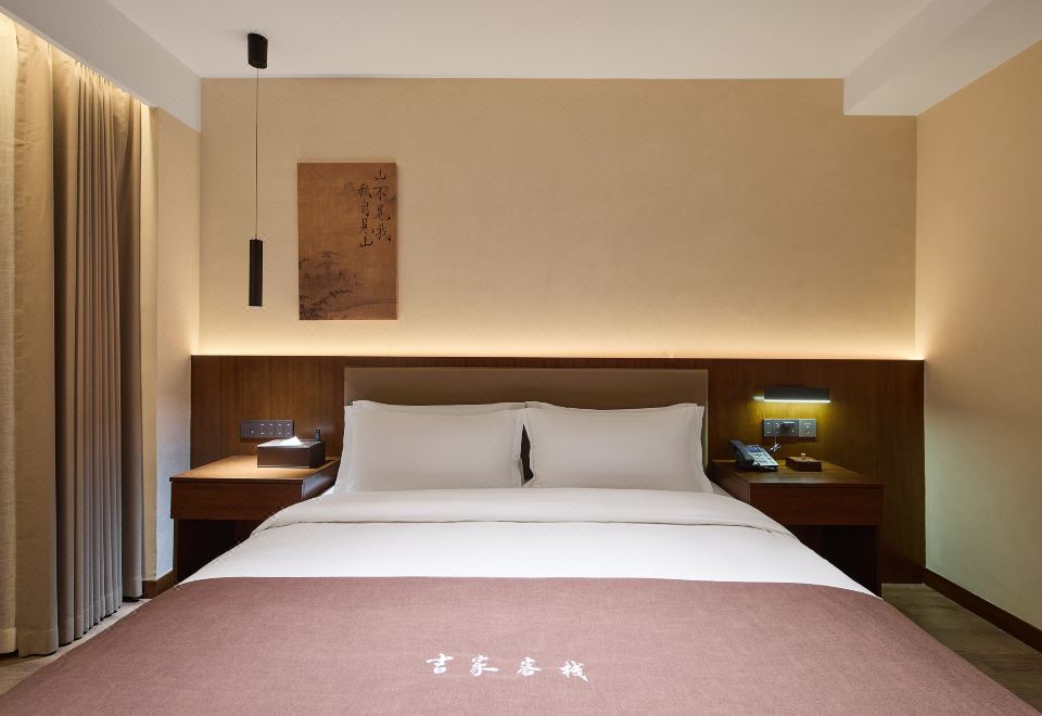 吉?雲靜大床房|靜音零壓床墊+親膚鵝絨被芯+小冰箱