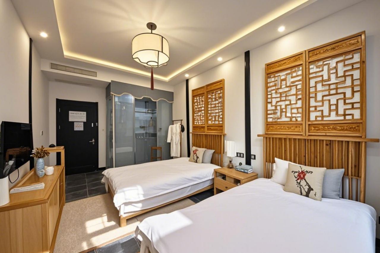 古風輕奢雙床房--慕斯床墊+科勒衞浴+負離子空氣凈化器