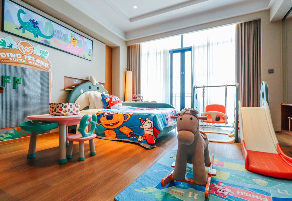 酷芽超级飞侠家庭套房（恐龙小童床+滑梯+积木墙+秋千）