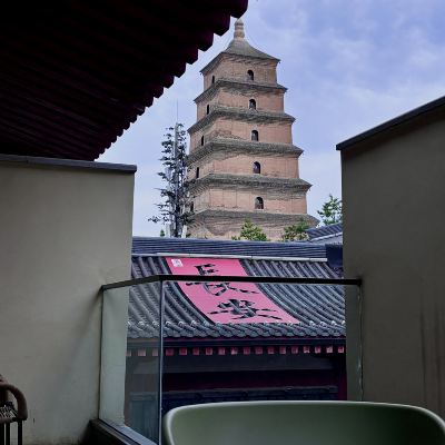 隱於市·毗塔大床房（全景落地窗觀大雁塔景+浴缸） 執隱庭院飯店（西安大雁塔大唐不夜城店）優惠