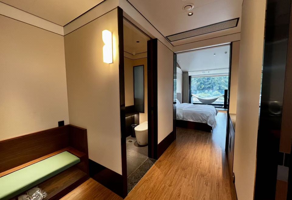 轻奢江景大床房A