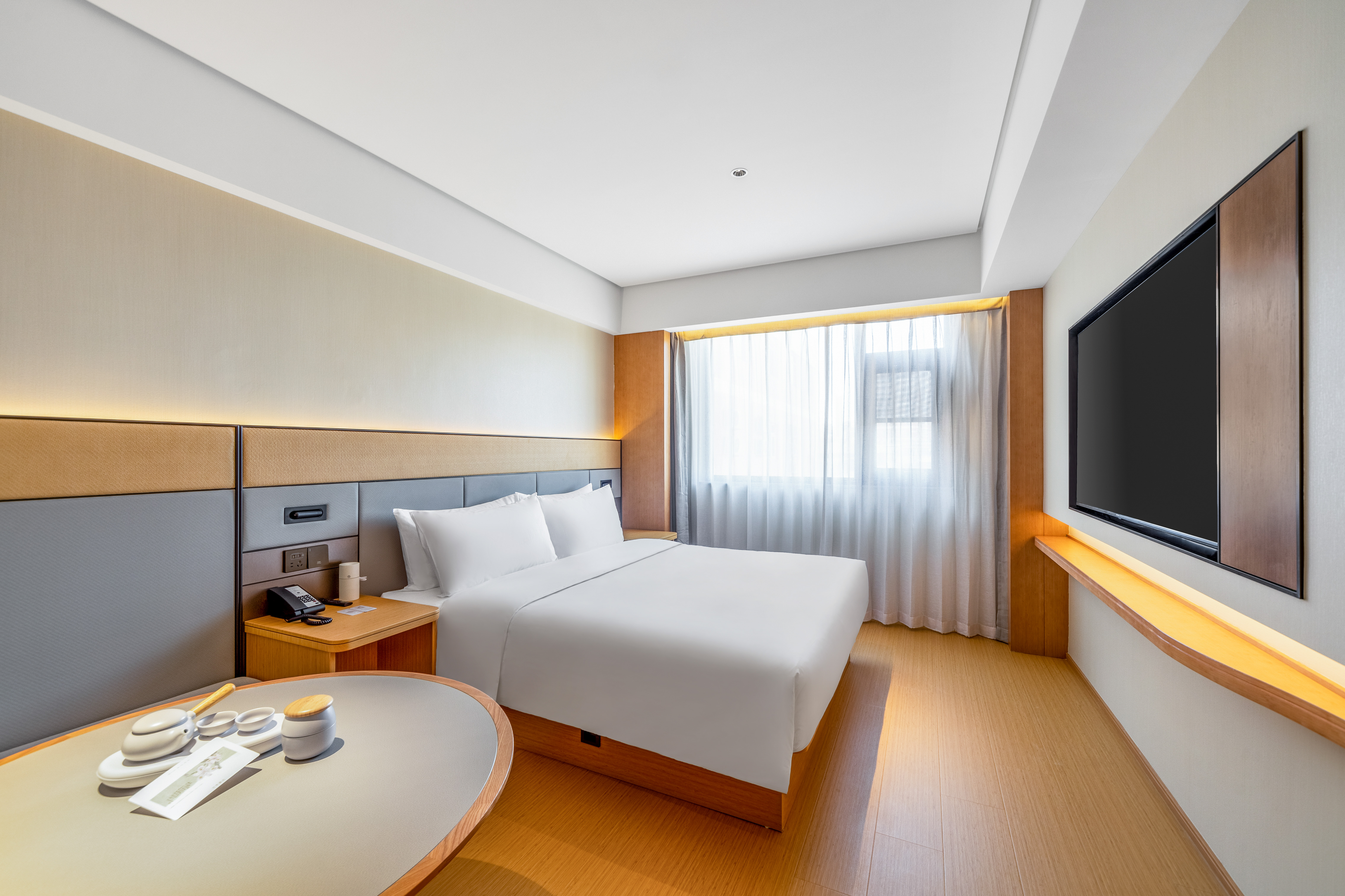 高级大床房（加湿器+65寸投屏电视+小冰箱+深睡枕）