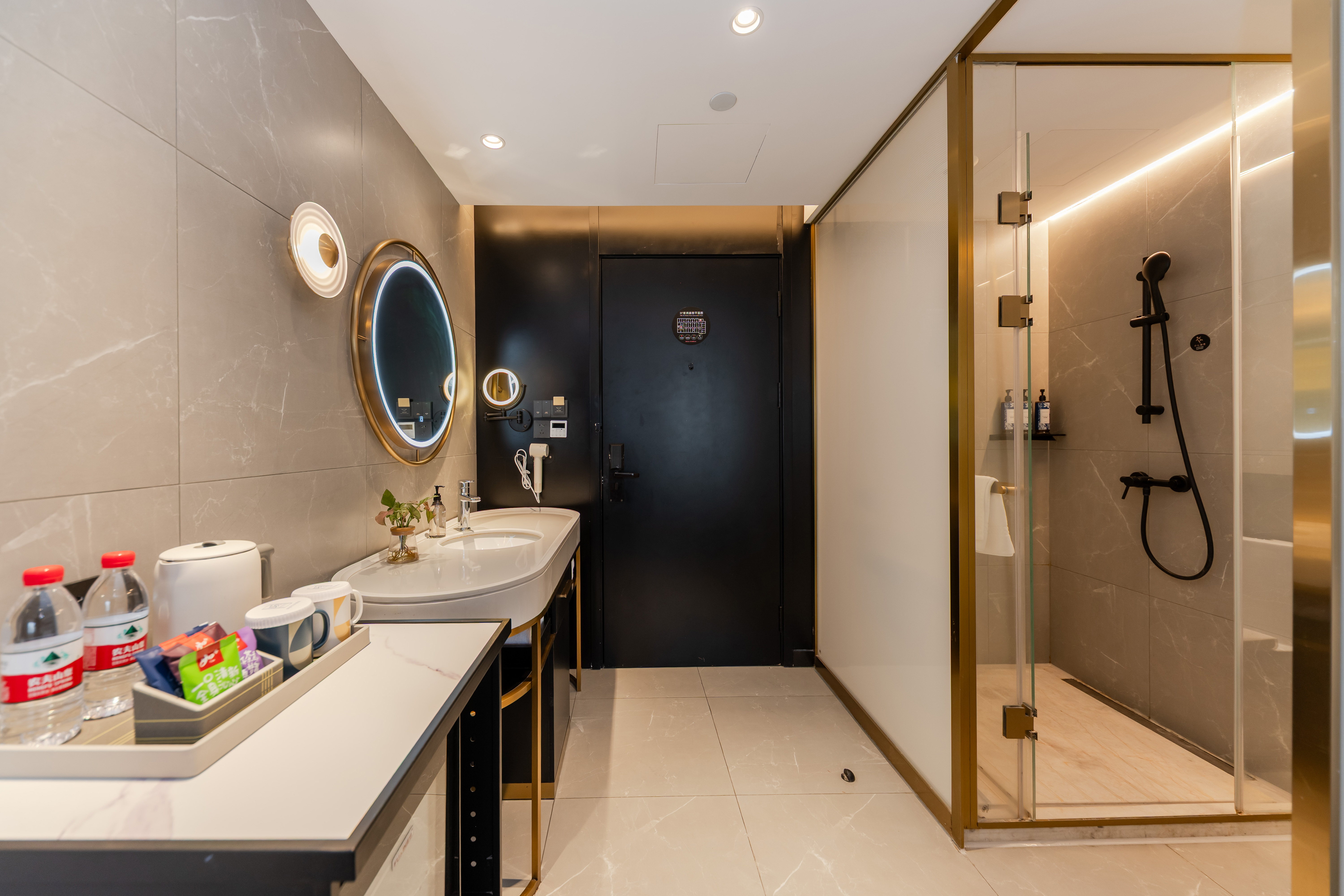 高级大床房（智能投屏+徕芬吹风机）