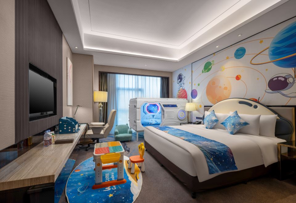 Wanda Realm WuhanSTAR Interstellar Theme Family Room (Space Capsule)