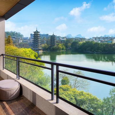 一線湖景陽台大床房 | 觀象鼻山+日月雙塔+流光夜景 灕江泊隱酒店（桂林兩江四湖象山景區店）優惠