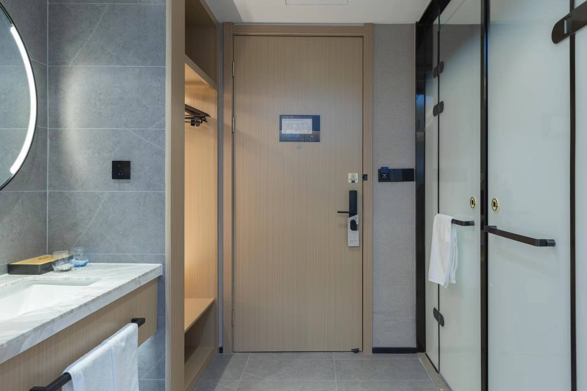 豪华大床房（可投屏55寸电视+喜临门床垫+自助洗衣）