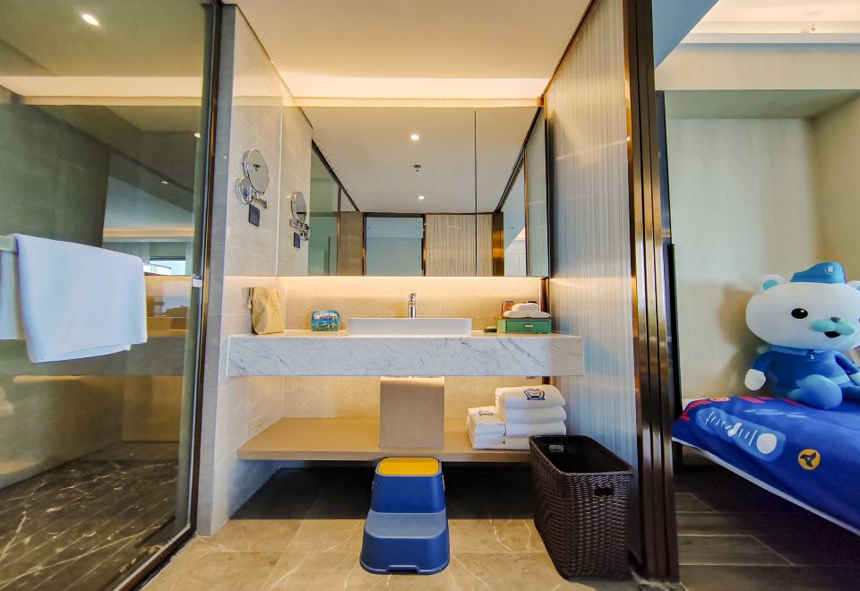 Thaili Cloud,HuizhouOctonauts Front Sea View Family Suite