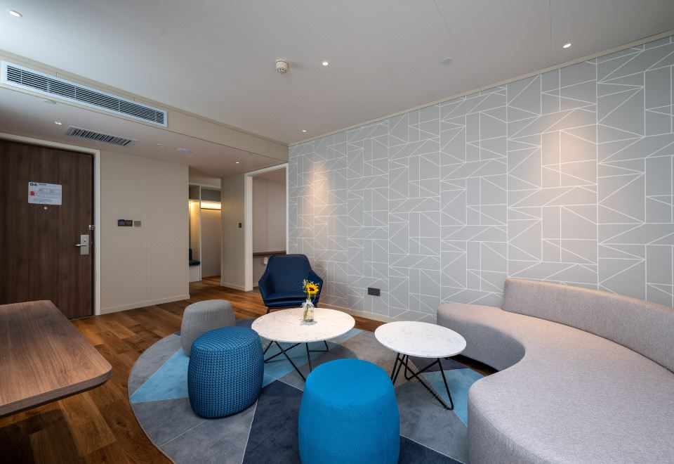 One-Bedroom King Suite