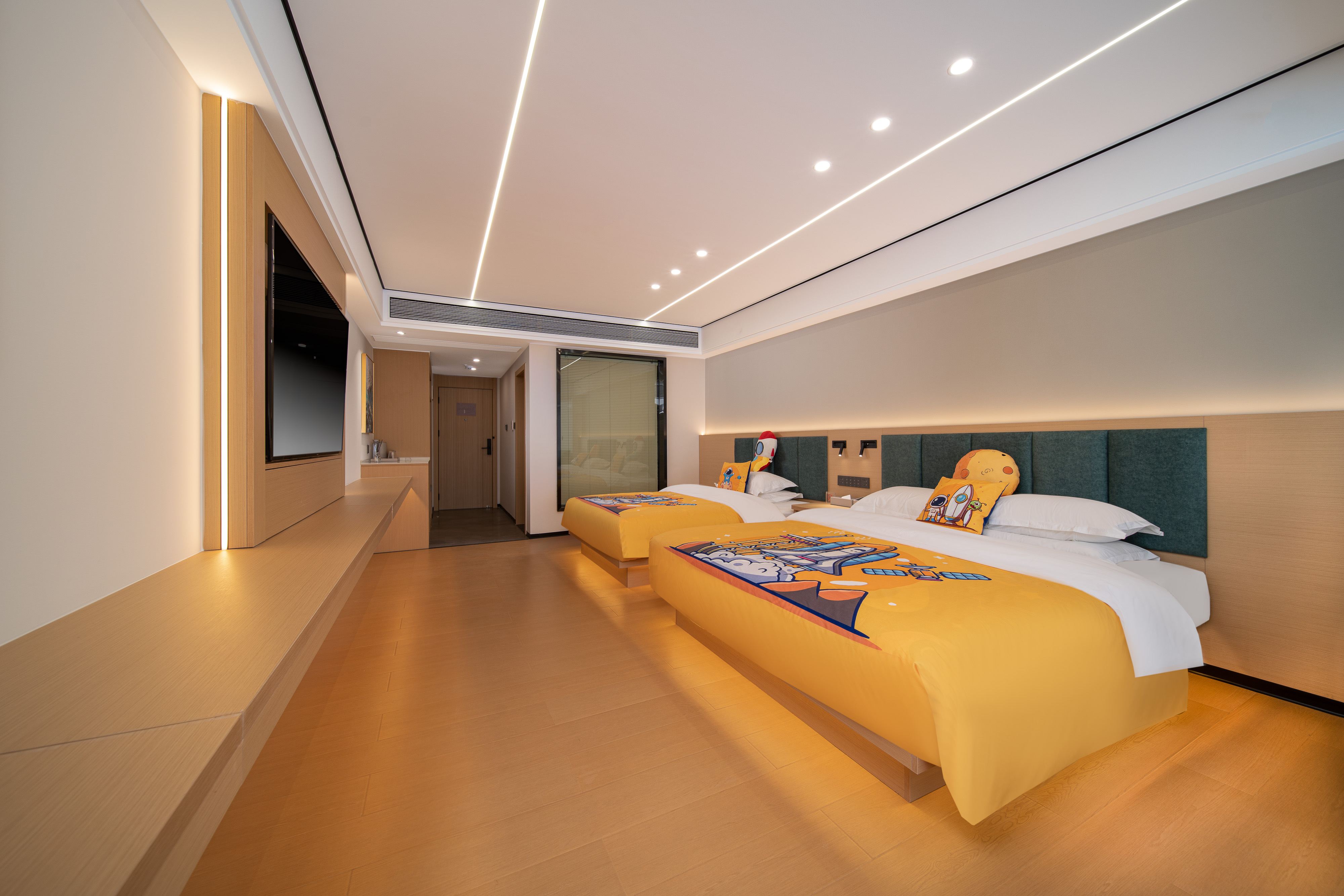 家庭亲子房（梦幻童趣主题大空间+定制静眠床品+小冰箱+智能马桶）