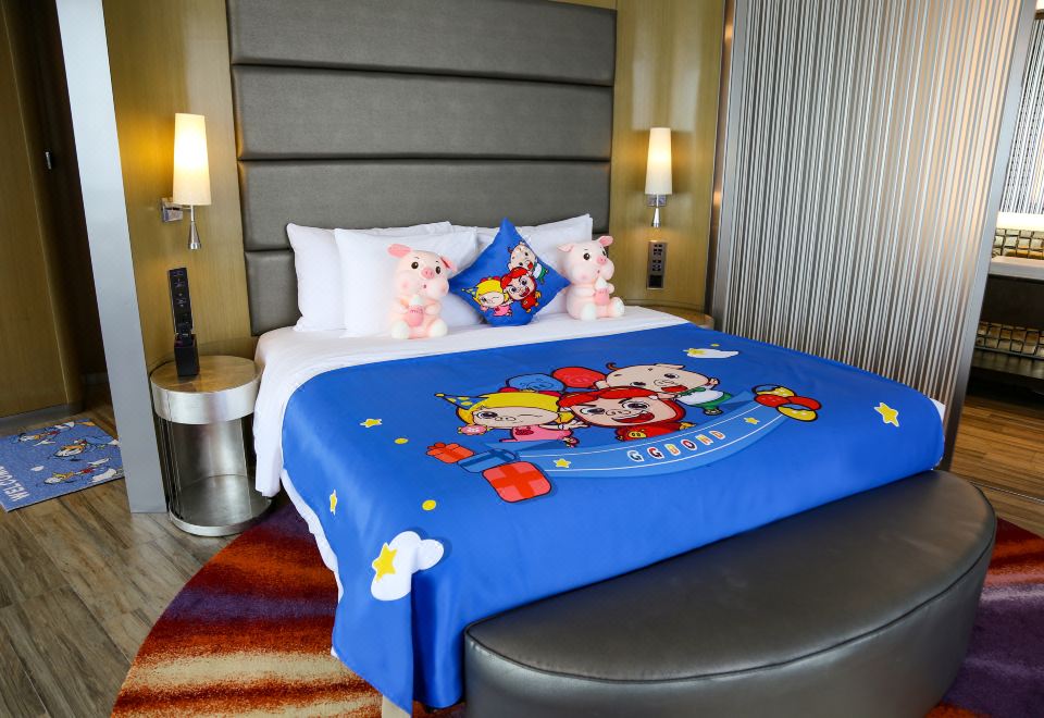 嘟嘟豬親子主題全景大床房