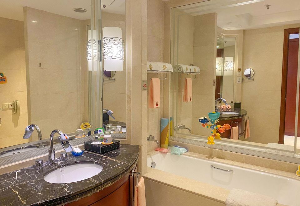 超凡小英雄沙漠主题亲子房