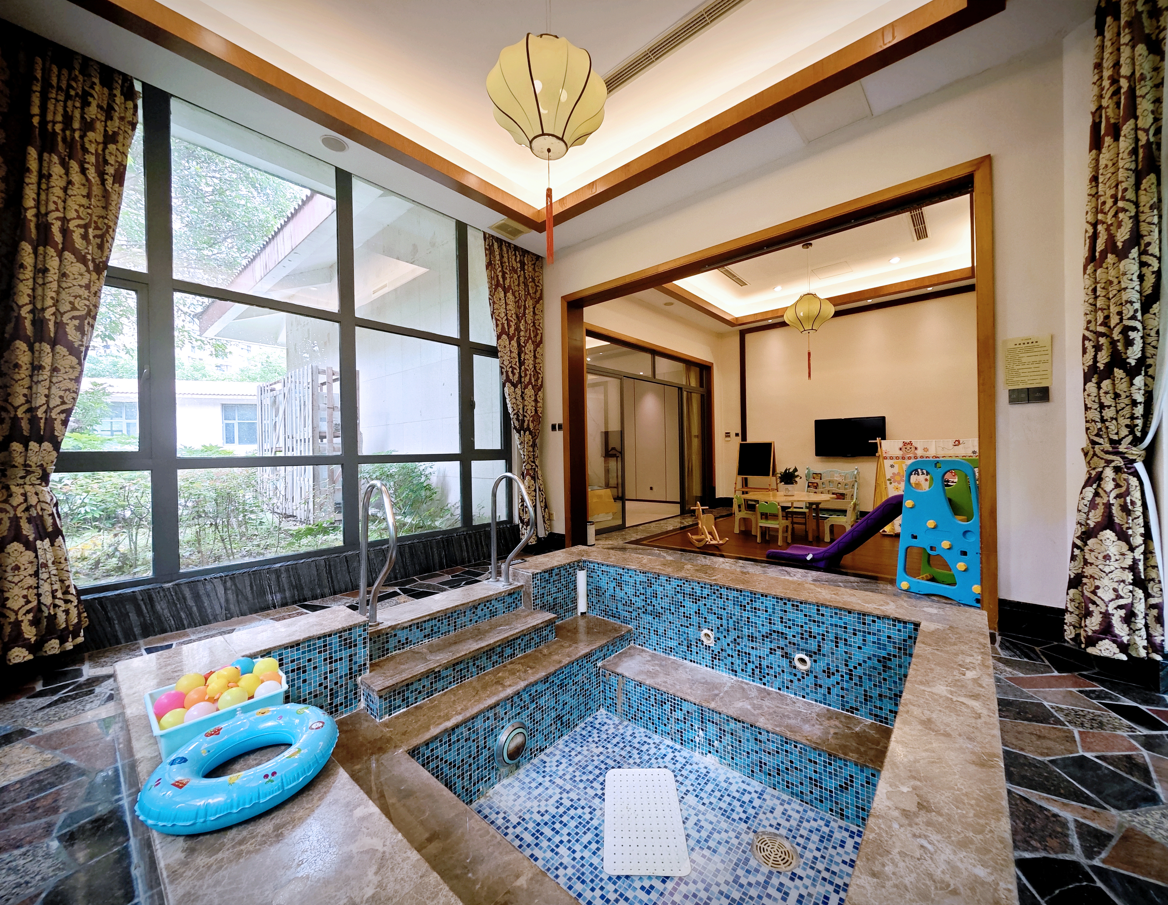 别墅汤屋亲子套房（室内私汤泡池）