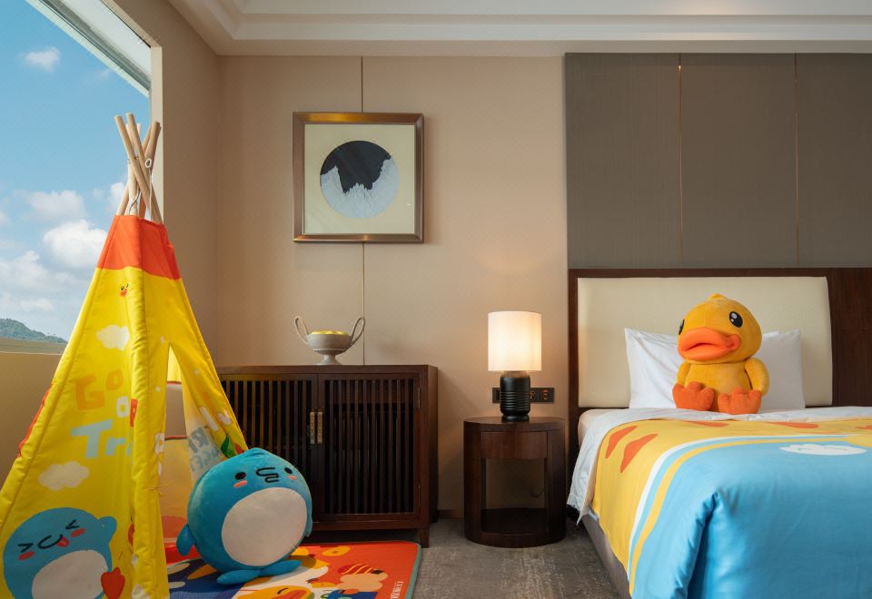 童趣盎然·小黄鸭亲子主题房丨小童帐篷+伴眠玩偶+浴缸