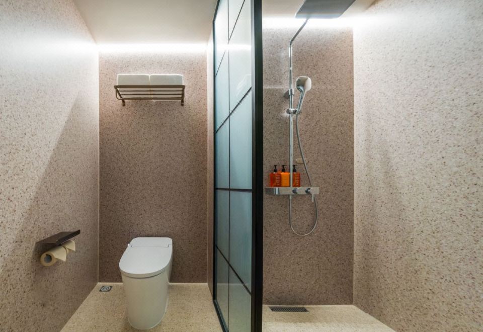 豪华家庭房（65寸可投屏电视+小冰箱+落地窗）