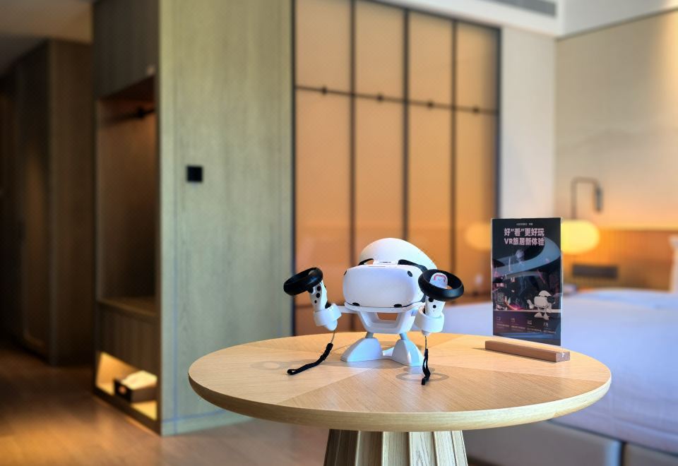 VR特色高级大床房（沉浸式VR观影+沉浸游戏）