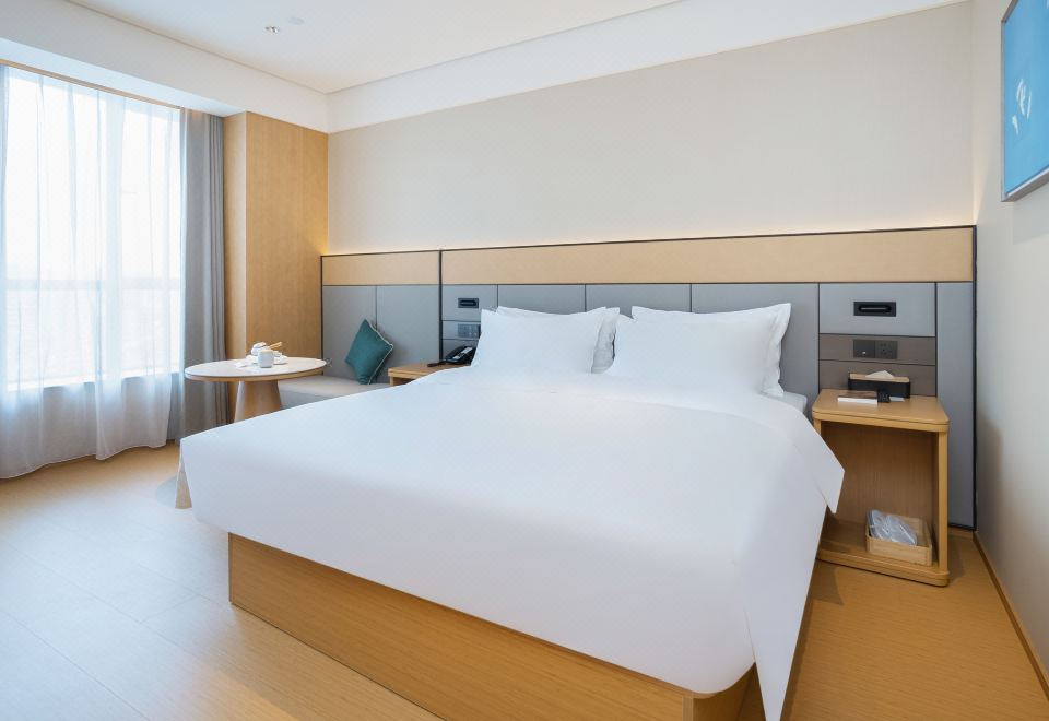 高级大床房（迷你小冰箱+投屏电视+智能马桶）