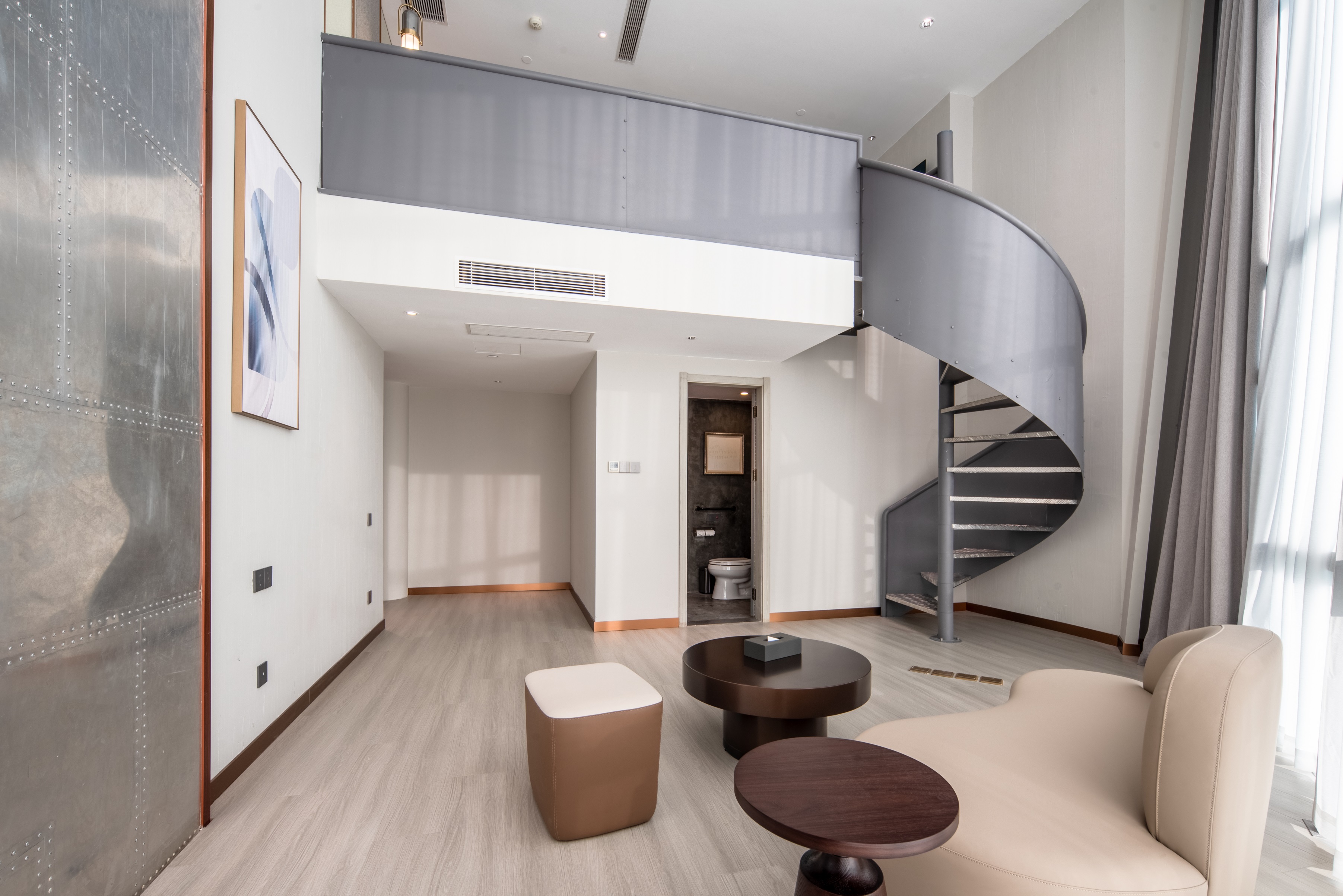 复式大床房（Loft大面积+单人沙发+智能投屏）