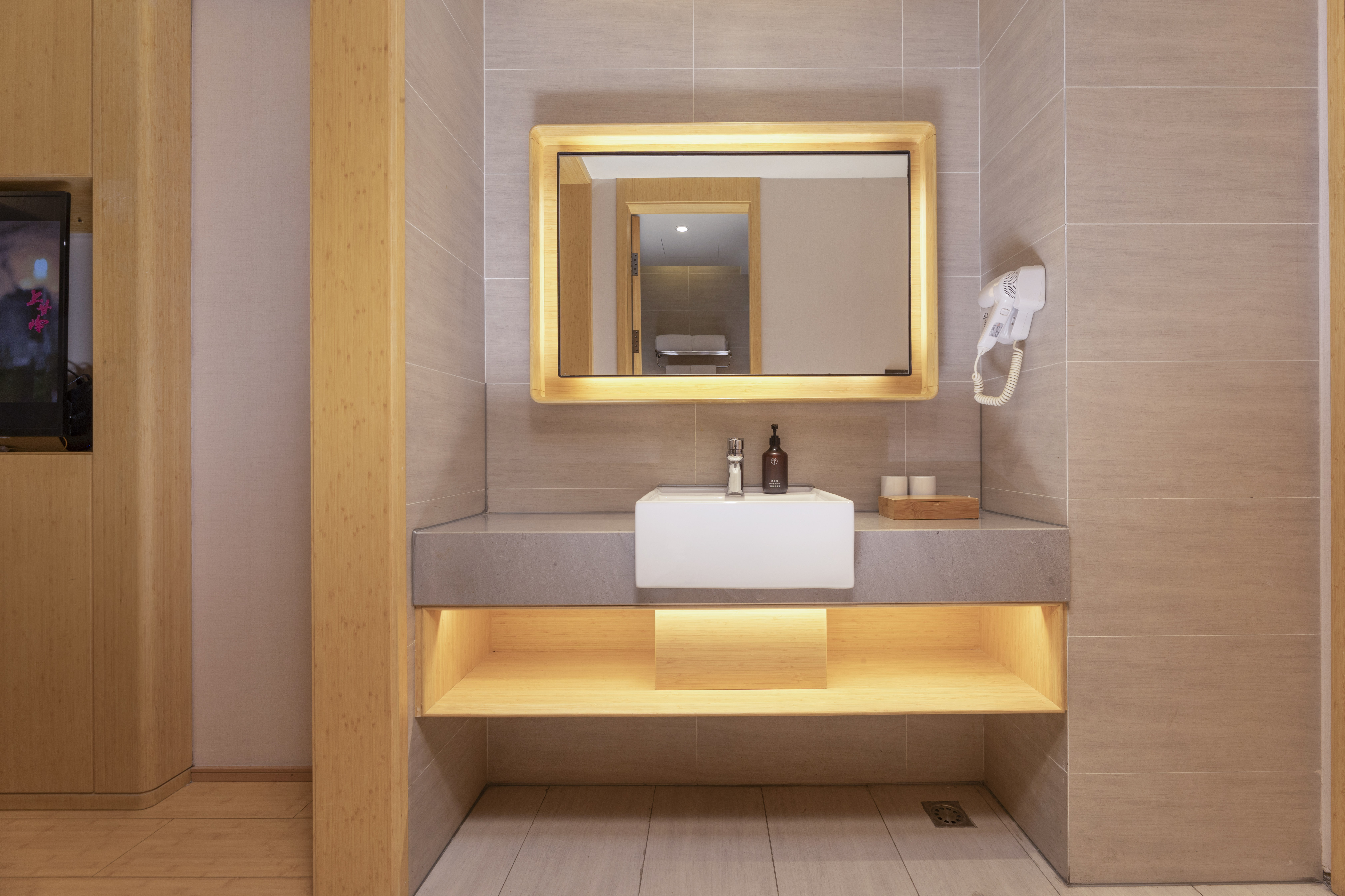 JI Hotel (Suzhou Guanqian Pedestrian Street)King-size bed room