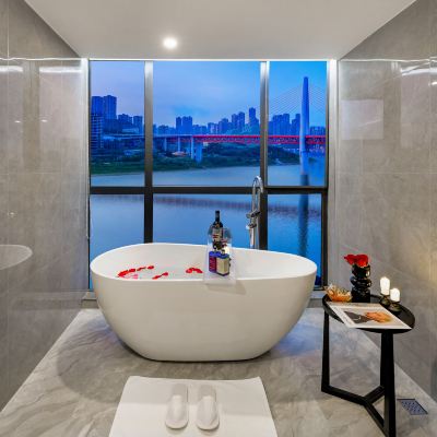 180°輕奢江景浴缸大床房（辦公桌椅+夢百合零壓床墊） 紅墣假日江景飯店（重慶洪崖洞解放碑步行街店）優惠