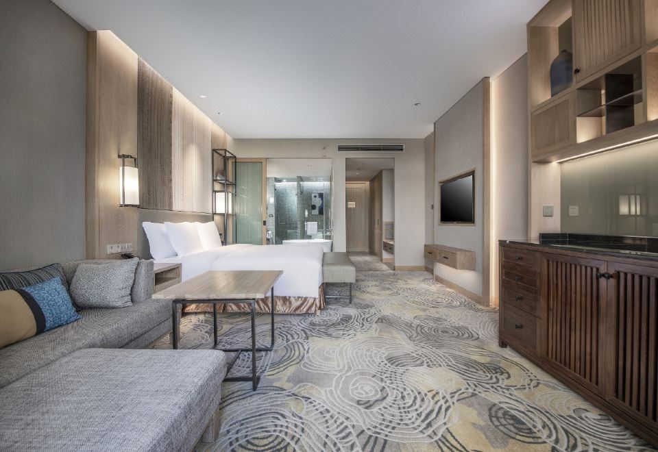 行政湖景大床房（带阳台）