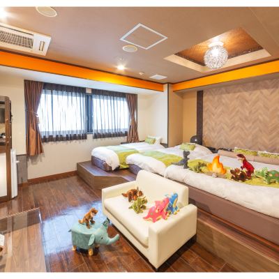 ファミリールーム – ダブルベット＋2シングルベット ホテルバリアンリゾート千葉中央店 - 大人専用 クーポン