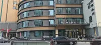 Guomen Zhenxuan Hotel (Yalu River Broken Bridge Railway Station Branch) Hotels in 