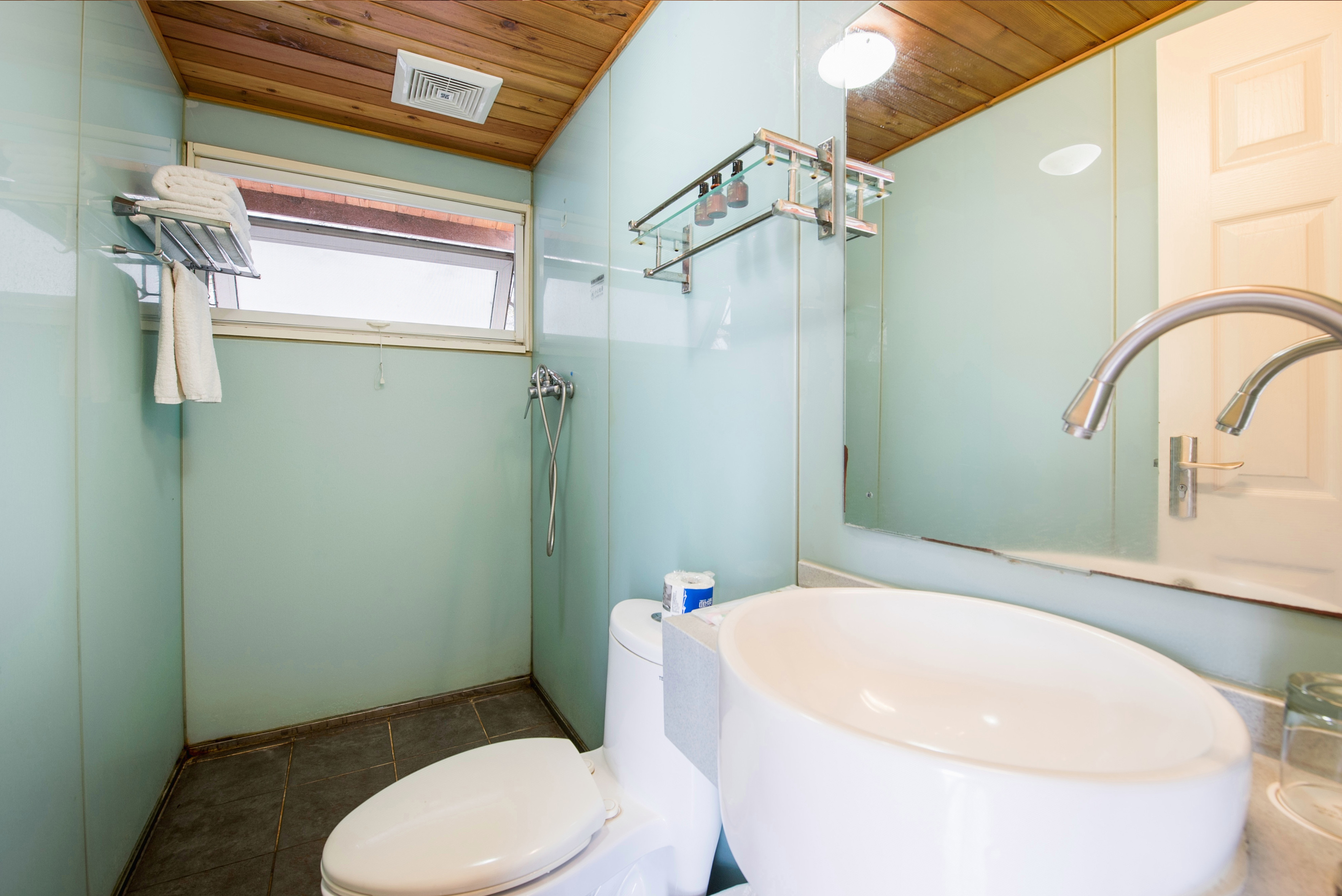 河景瑞士木屋房|独立温泉池