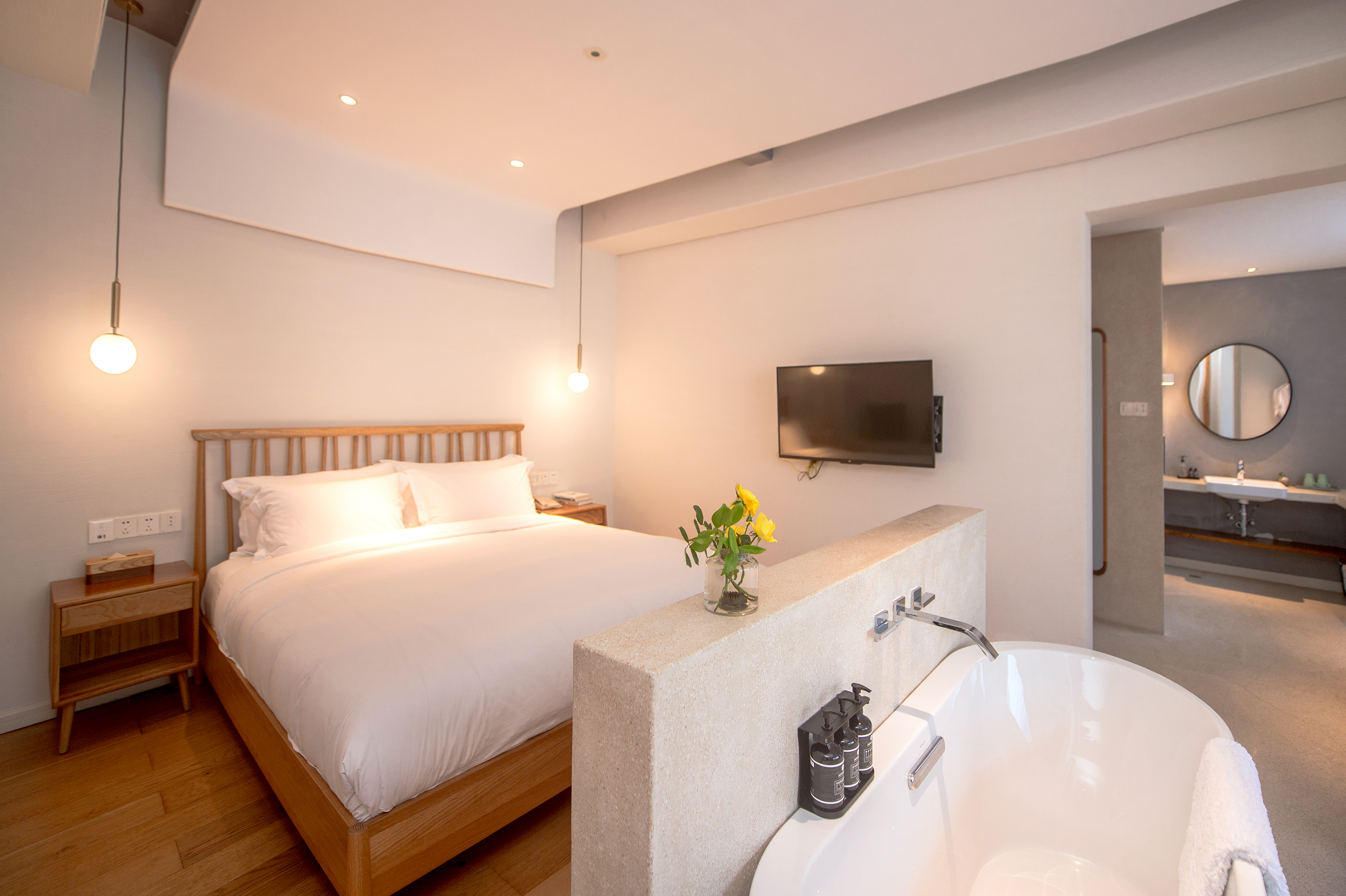 庭院亲子房（浴缸+智能马桶）