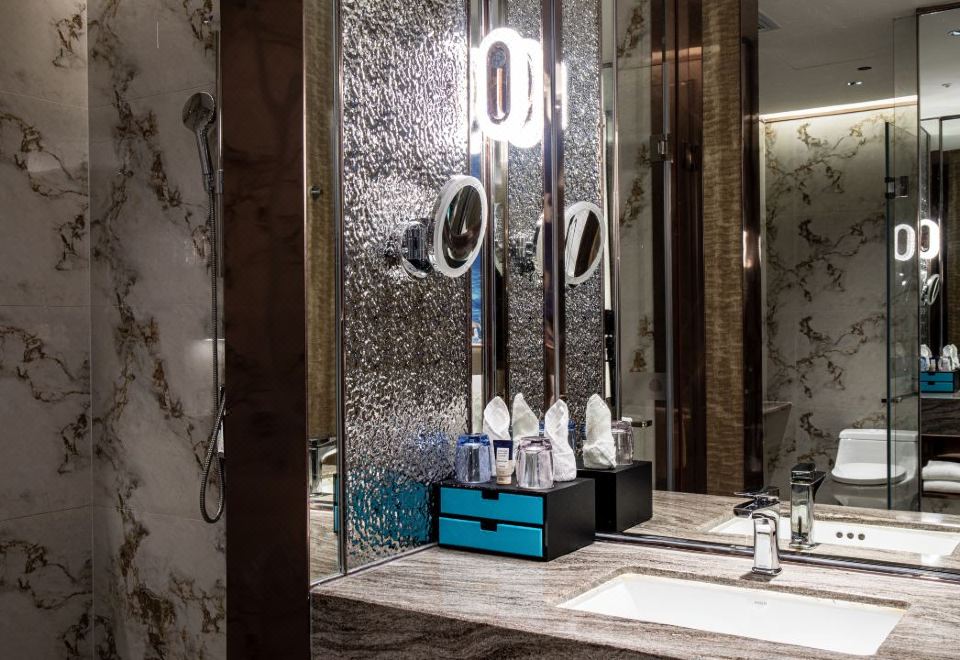 Vaperse Hainan Clear Water BayElegant Oceanfront Room-King Bed 