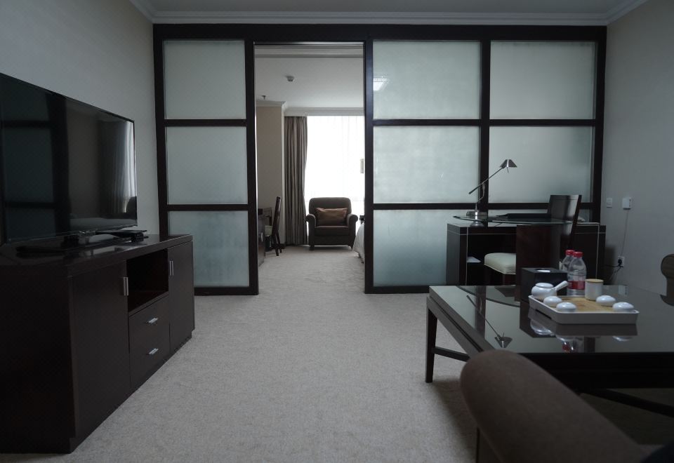 商務套間（城市景觀+落地窗）