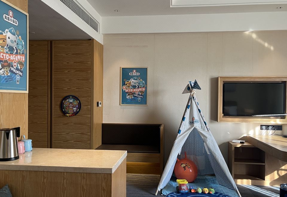 亲子房（欢乐帐篷+吸盘飞镖+躺卧沙发）