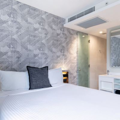 Petite Queen Room