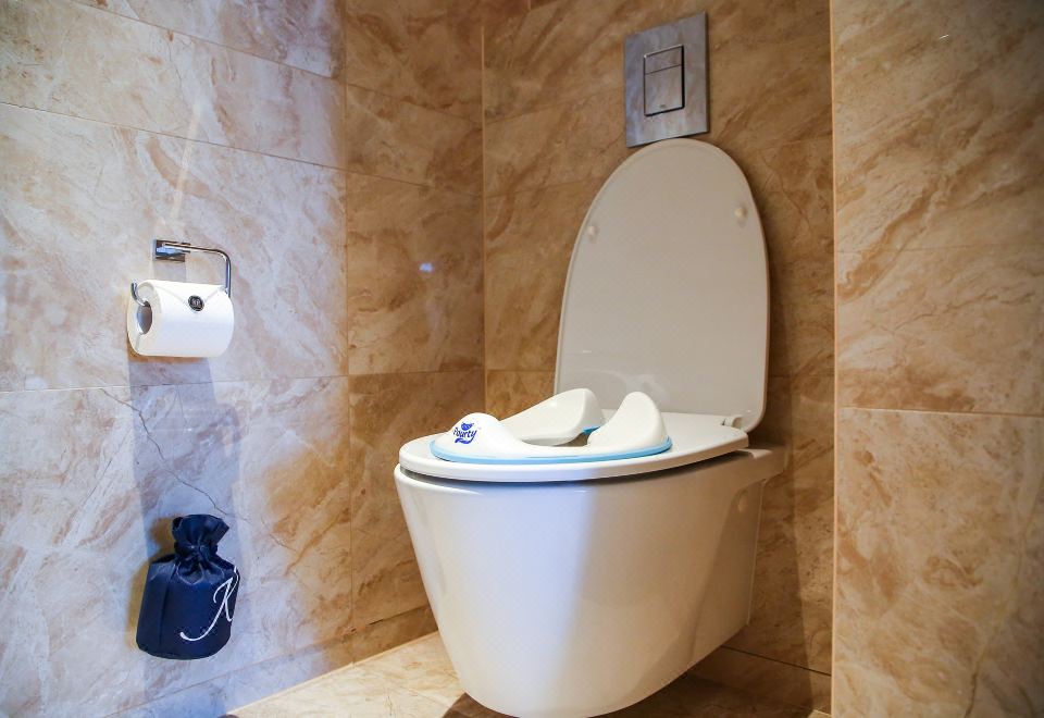 Kempinski Hotel Beijing Lufthansa CenterDeluxe Family Friendly Room (Double Bed)