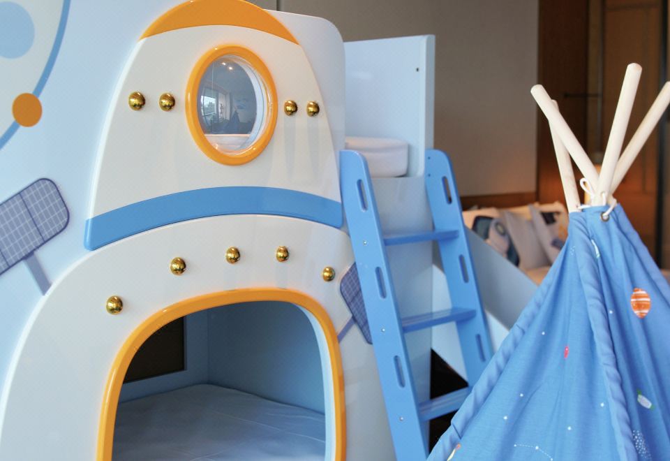 航天主题客房，1张大床及1张上下床