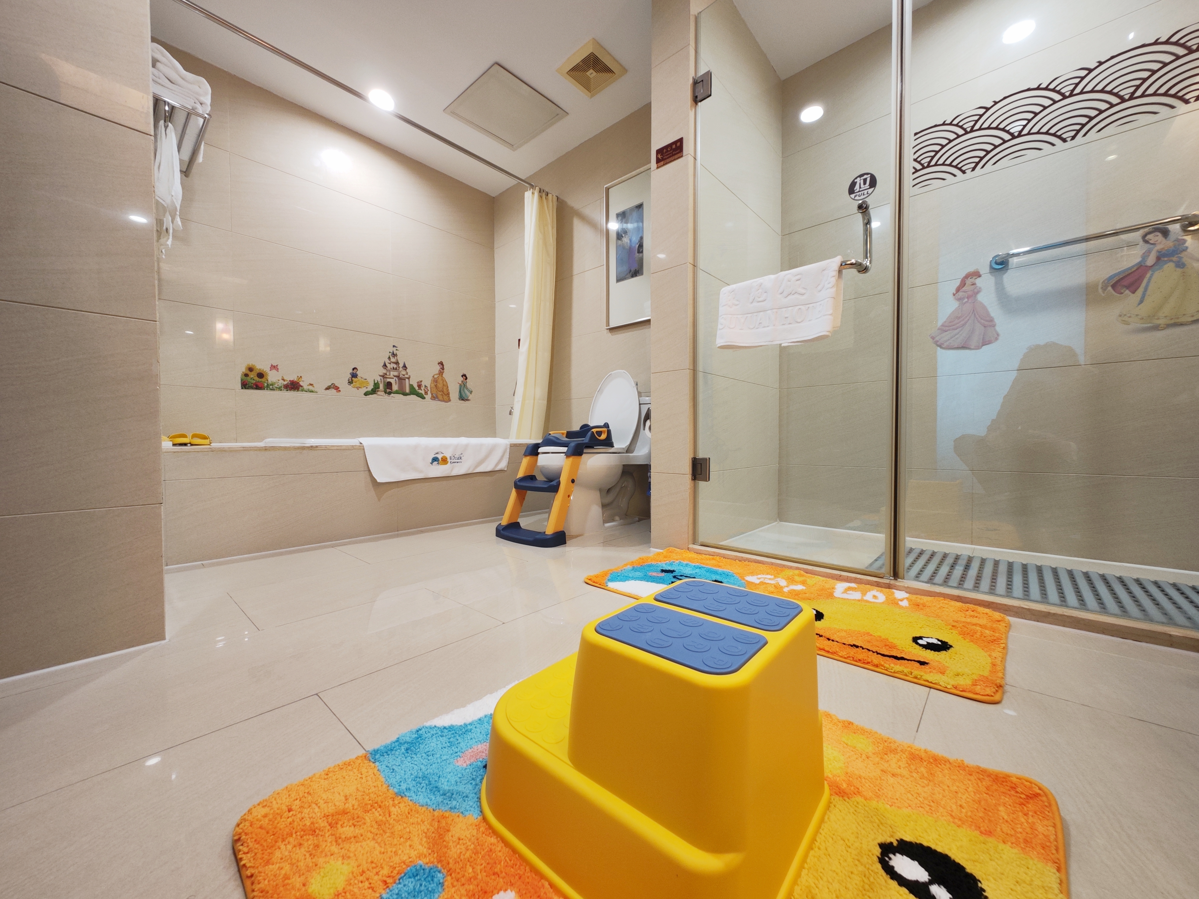 小黄鸭亲子主题房