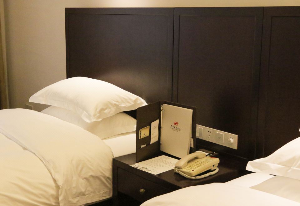 Tiantai Hot Spring ResortAnnex Building Elegant 2-bed Room