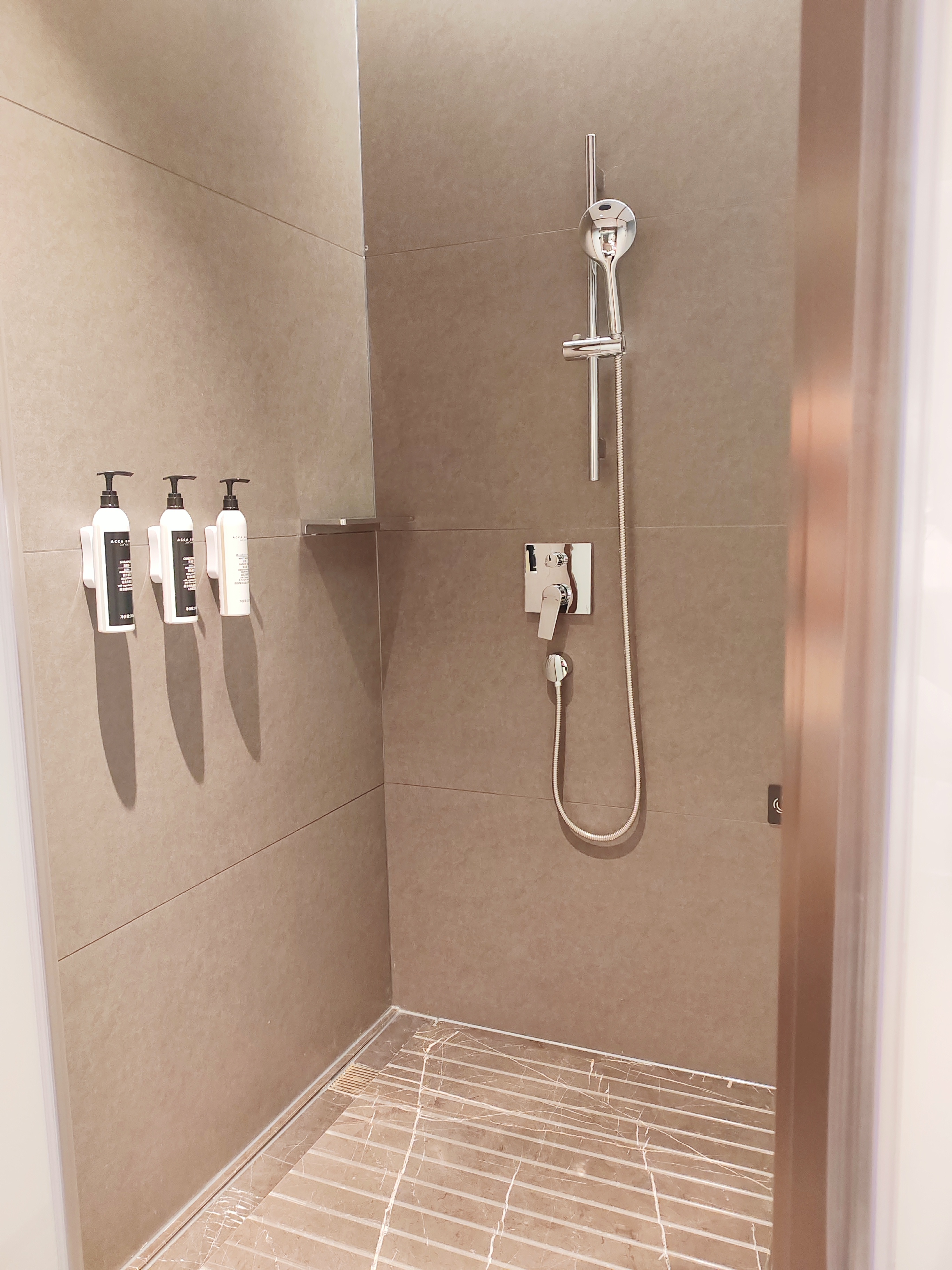 豪华大床房（智能马桶+负离子吹风机+斯林百兰床垫）