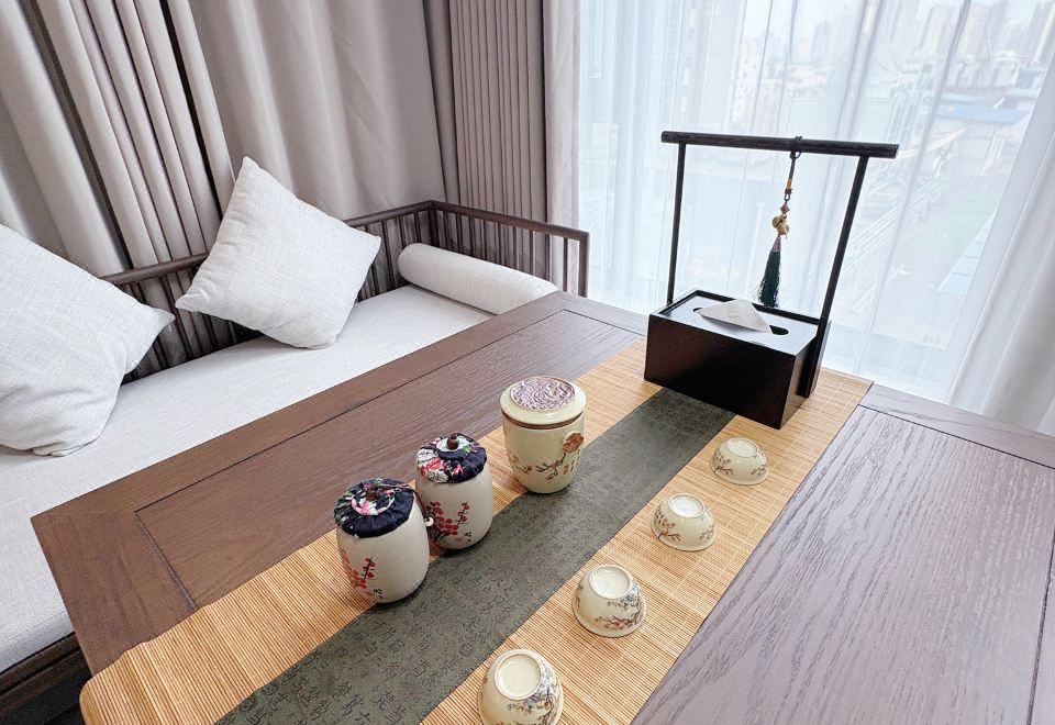 智能標準間（0壓深睡眠枕+語音客控+中式實木家居）