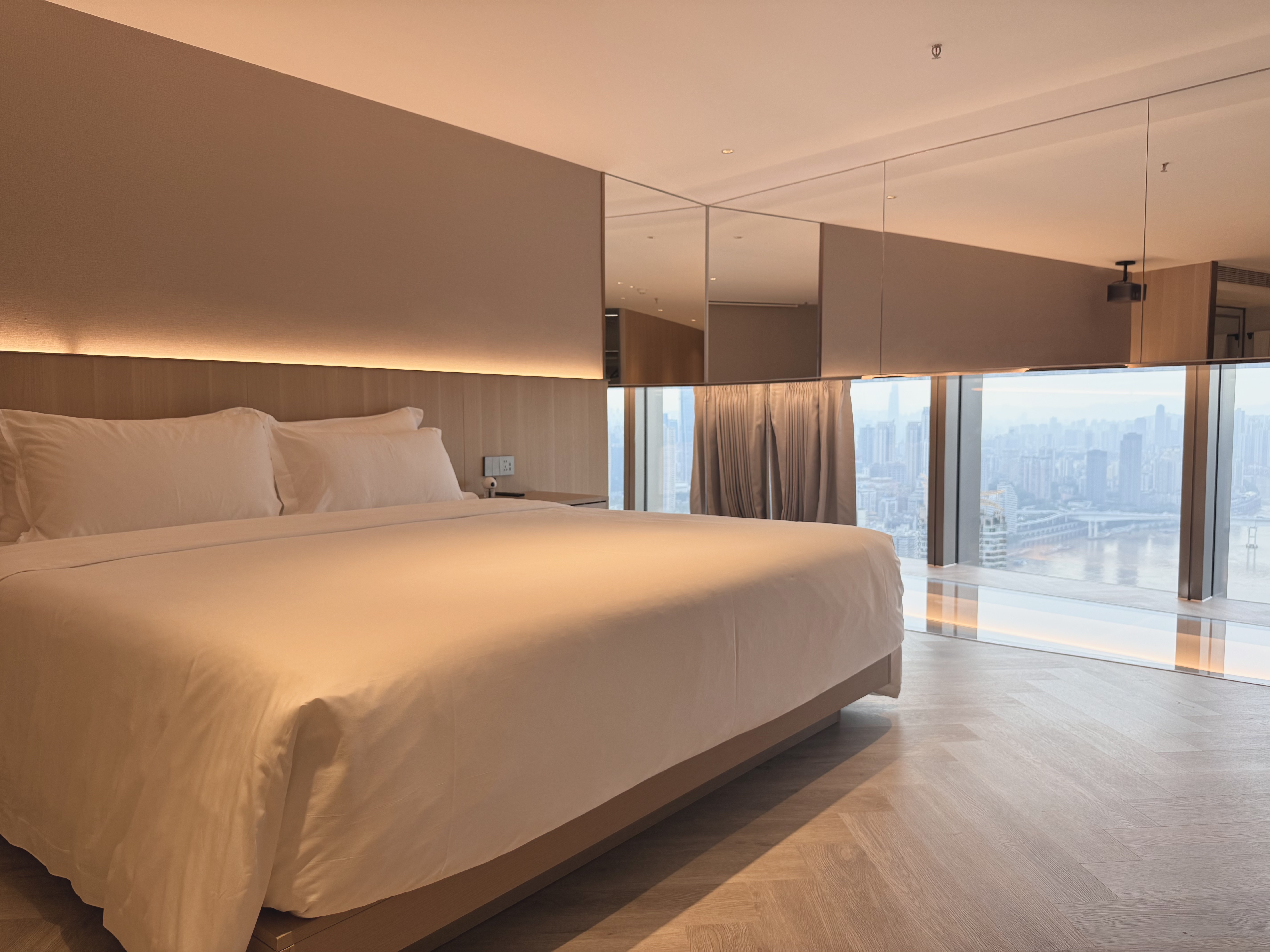 探索者·豪华江景跃层套房PLUS（带水晶汤池）