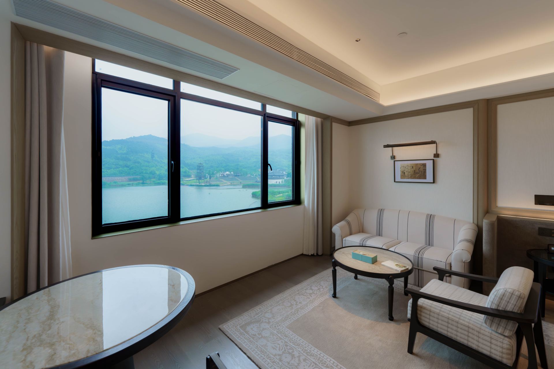 Guanlan Lake View Double Bed Room