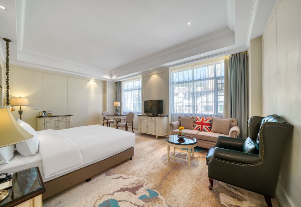New World HotelLuxury Executive King Room